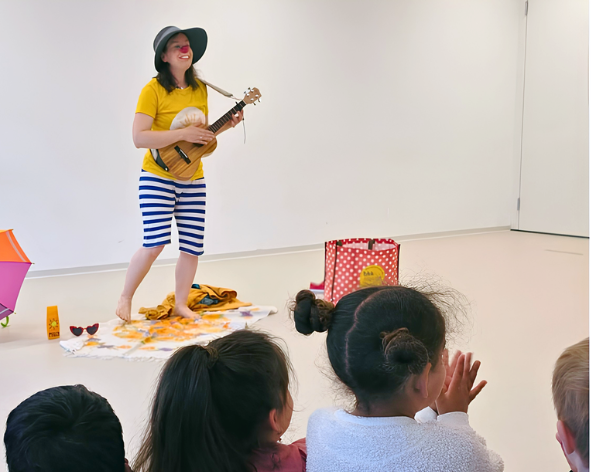 Zora als Sonnenschutz-Lotta im Kindergarten